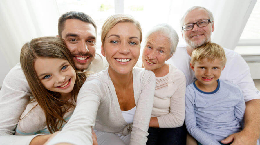 Familie in neuer Wohnung der WCW Chemnitz