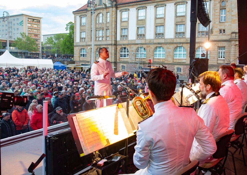 Der Bandleader Oberstleutnant Timor Oliver Chadik